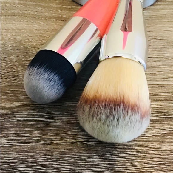 ✨❤️2pcs Big and beautiful Makeup brushes Included Powder Brush,Foundation Brush - Picture 6 of 7